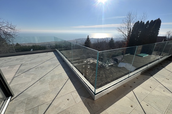 Ezért olyan népszerű a vonalmenti üvegkorlát